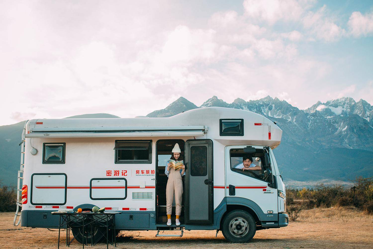 小夫妻房车旅行记:把家带在路上,爱情与风景同行!