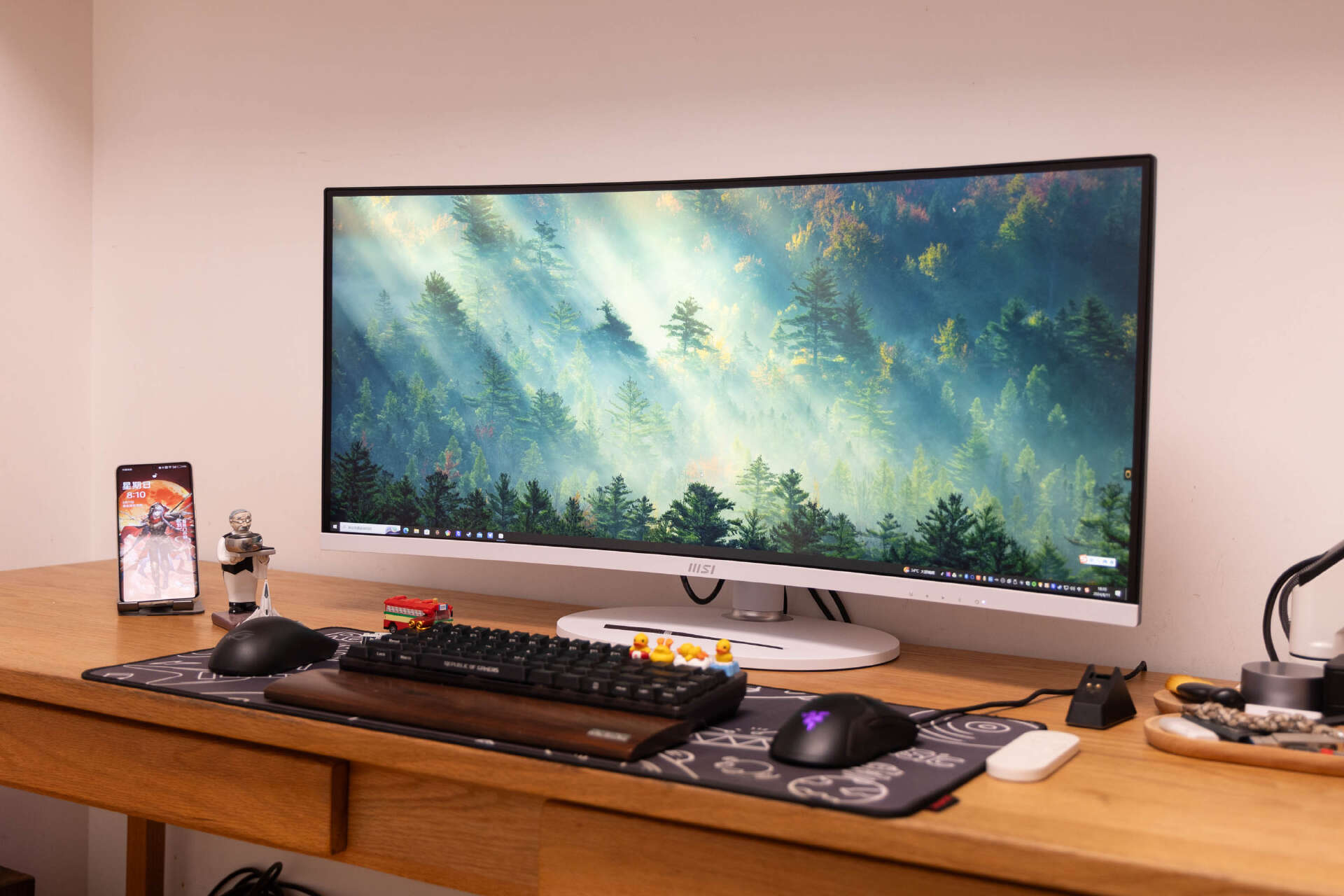 极佳的办公伴侣,内置扬声器,微星纯白带鱼屏md342cqpw