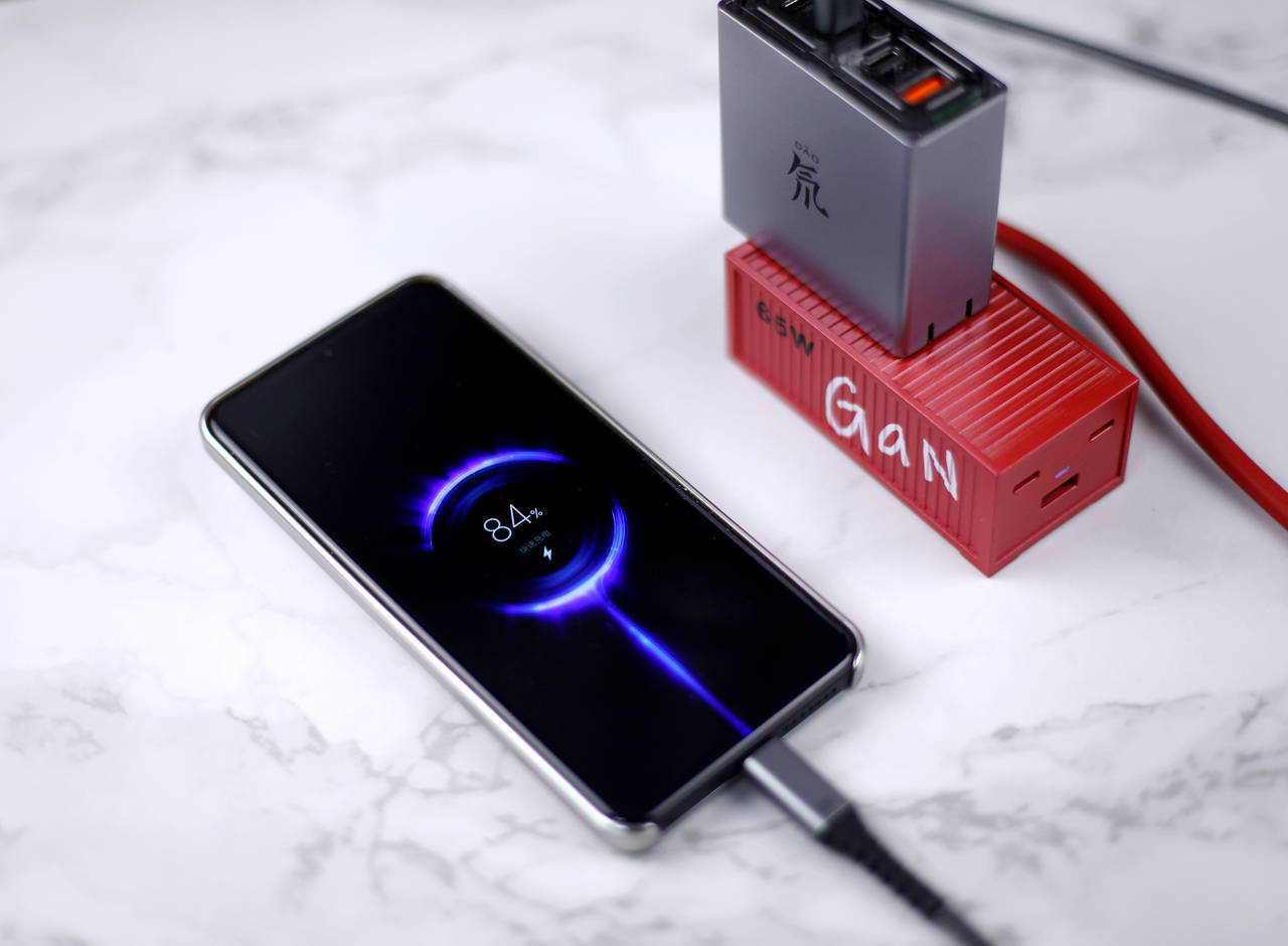 告别充电焦虑，迎接数显快充新时代！威宝100W数显快充线体验