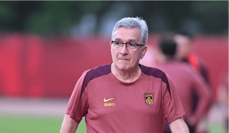 他用自己的行动诠释了什么是真正的体育精神——不畏强敌,勇于挑战,永