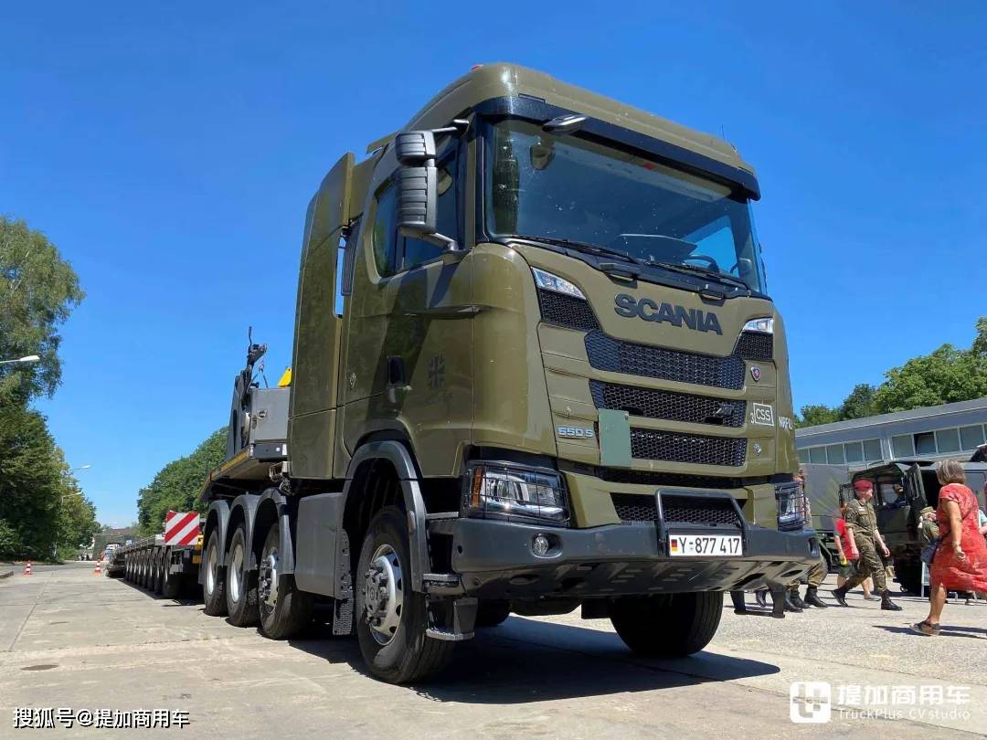 牵引坦克专用,带您看斯堪尼亚650 s xt军用重型牵引车