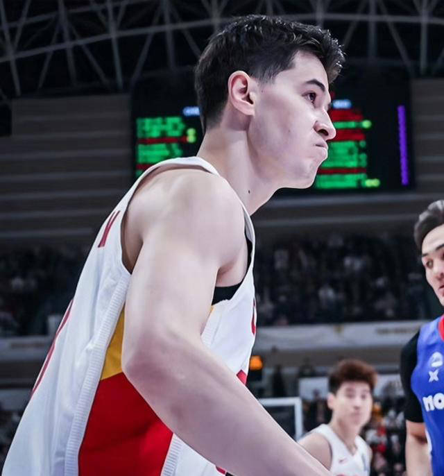 锋线变动:中国男篮张镇麟因伤退出,4人锁定位置,或紧急征召3人补强