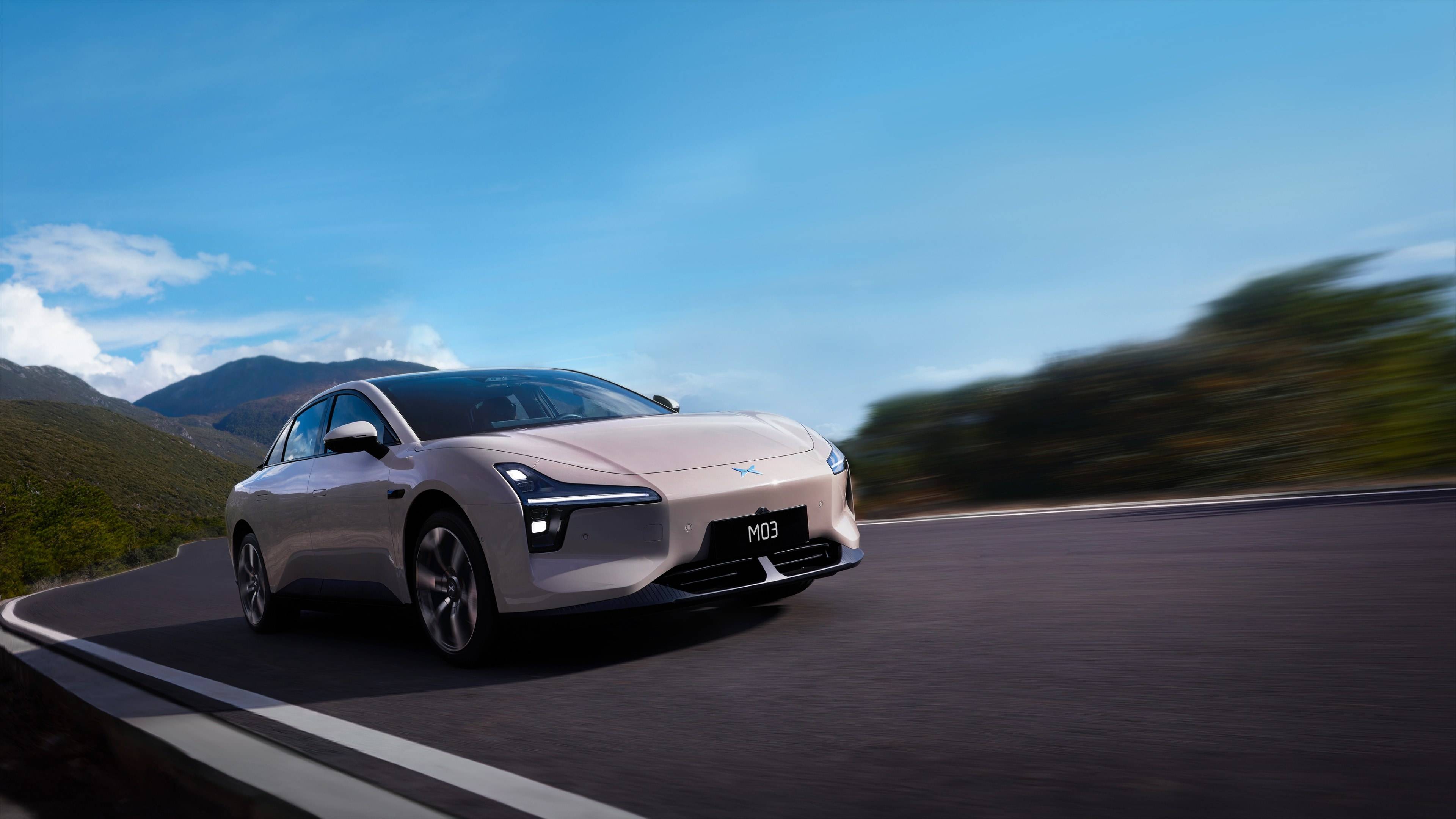 小鹏汽车"卖技术"后:二季度毛利率增至14%,仍亏损12.8亿;mona将上市