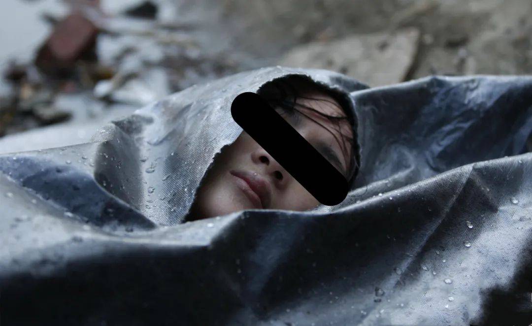 妻子和情人共住一个多月后,荒野出现了一具无名女尸