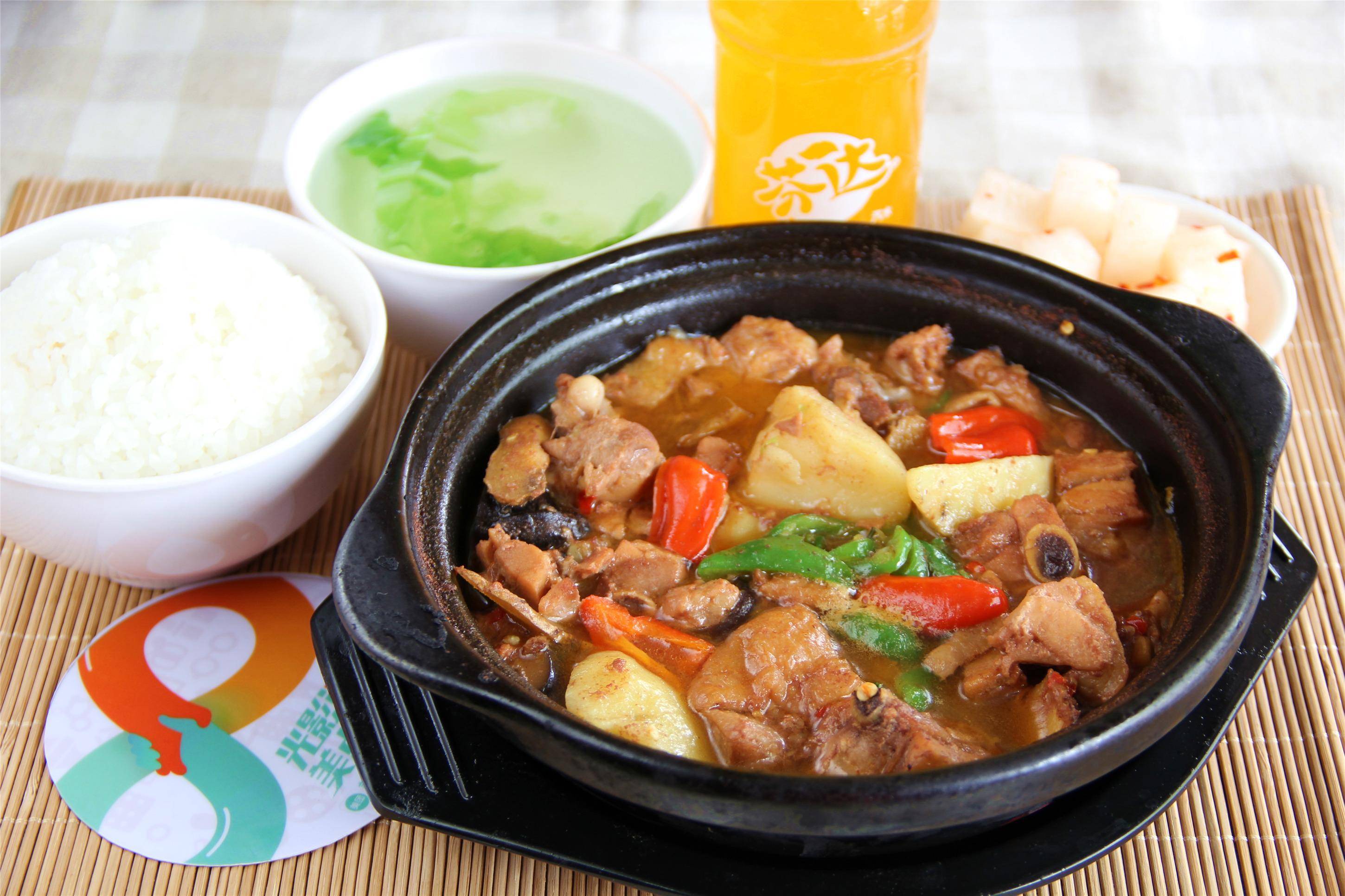 经典黄焖鸡米饭:源远流长的家常美味