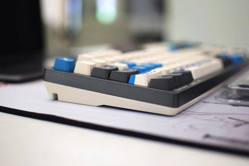 免驱RT功能 阿尔法光轴 双飞燕像素大战AT98重新定义变速光轴