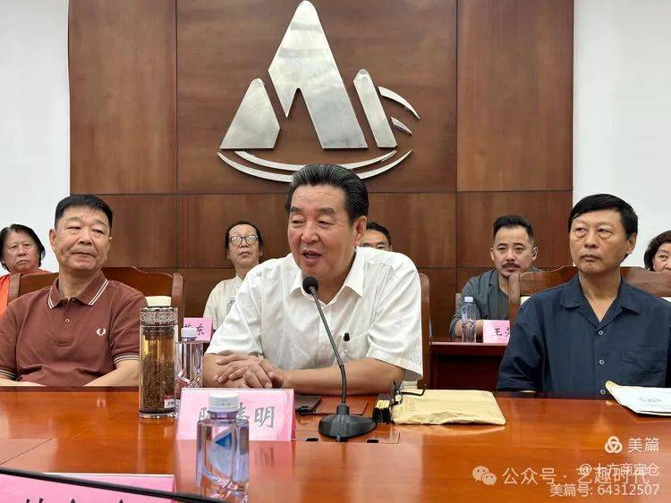 中国楹联学会副会长,天津市楹联学会会长陈伟明讲话并宣布诗联书画