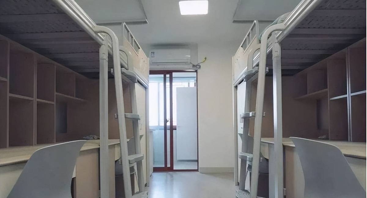 大学新生独特的开学体验:发现独自一间宿舍,瞬间emo了