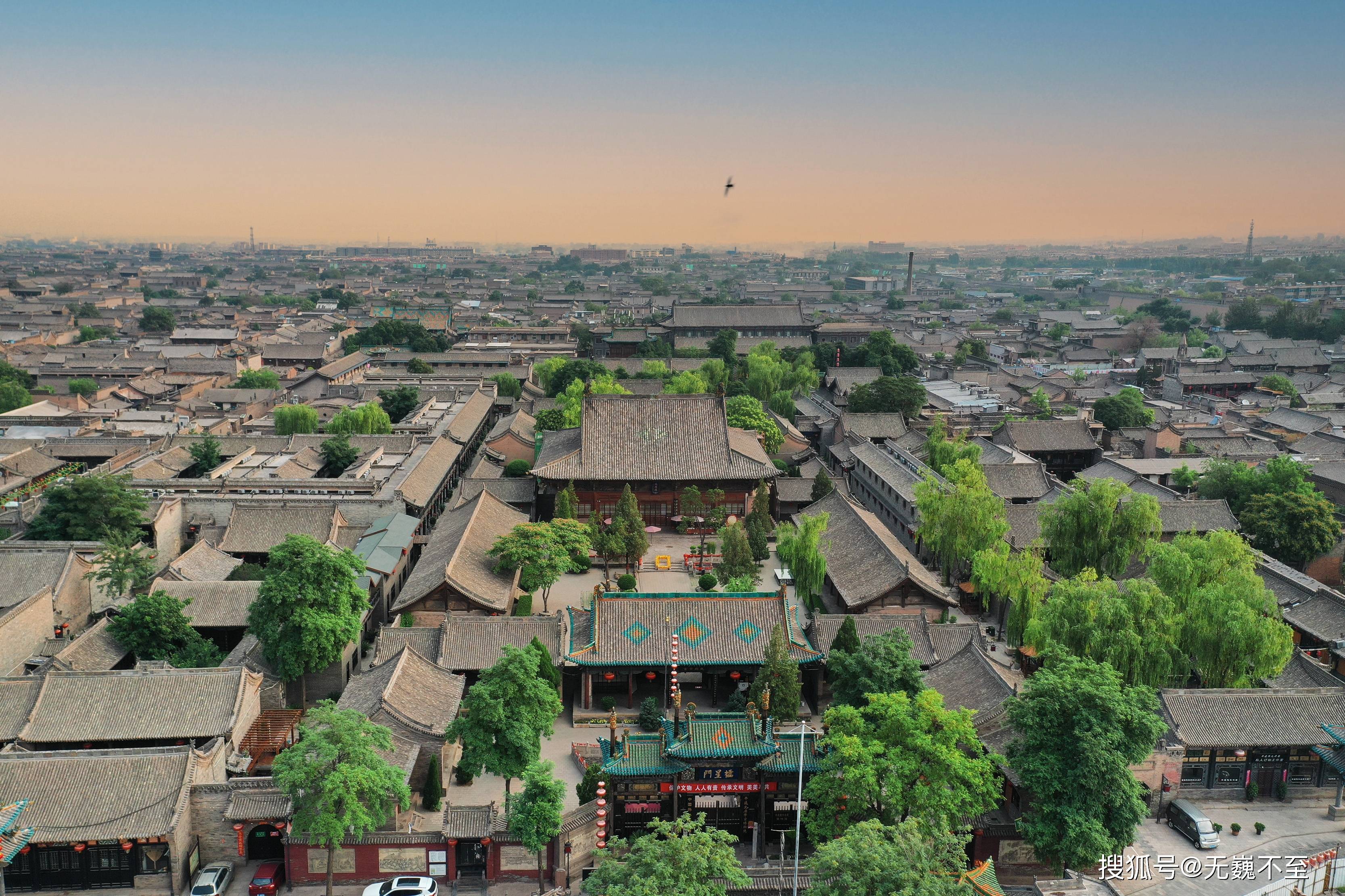 平遥文庙在众多的古建筑群中尤显气度非凡,盛唐风格的建筑至今保持