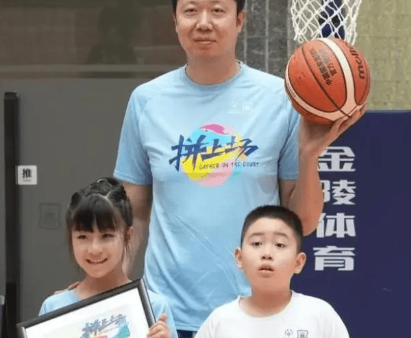 众所周知,nba那边有大梦奥拉朱旺收费教授内线脚步的先例,霍华德,麦基