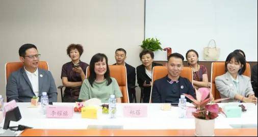 长青中国董事李强,魏建雄,郭振平,顾问孙长青和经销商代表出席了座谈