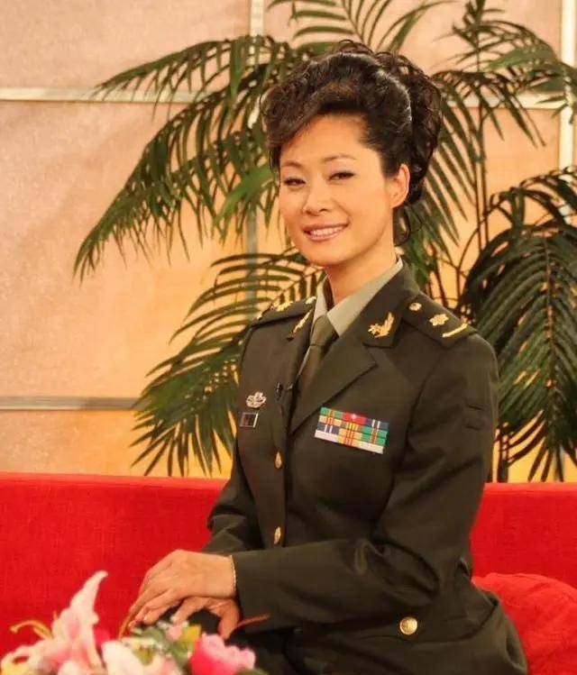 于文华现状不惨,住农村简陋房裙子拖地喂土狗,曾遭前夫背叛_尹相杰