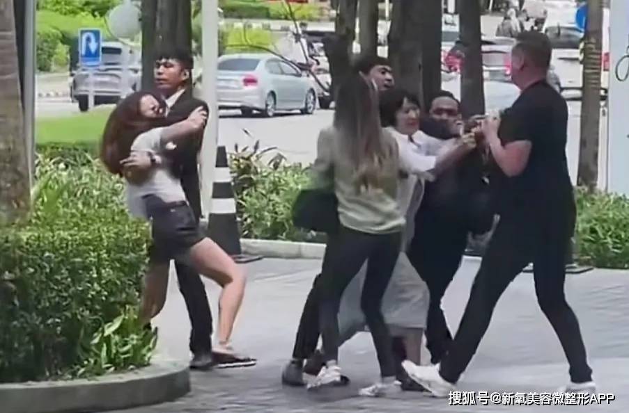 这么小众的赛道都让姐挤进去了？暴打男友登热搜拿下人生第一波知名度