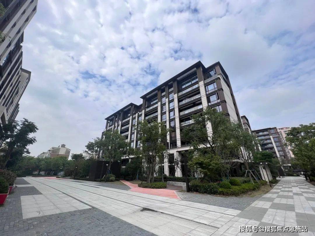 首页:碧云尊邸→售楼处电话→24热线→碧云尊邸售楼处→碧云尊邸售楼