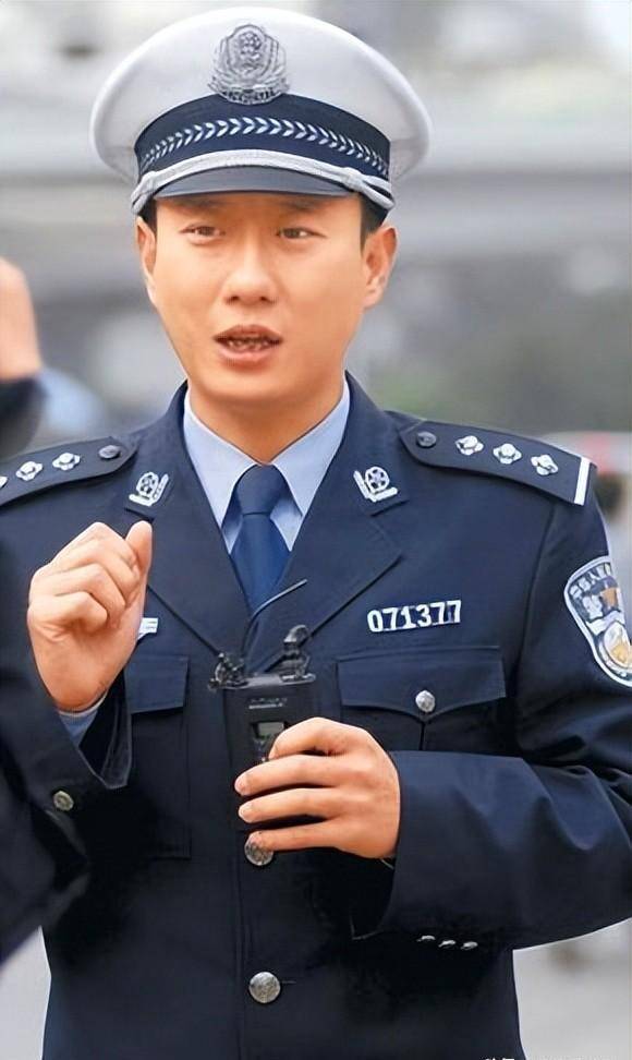 老谭交警图片