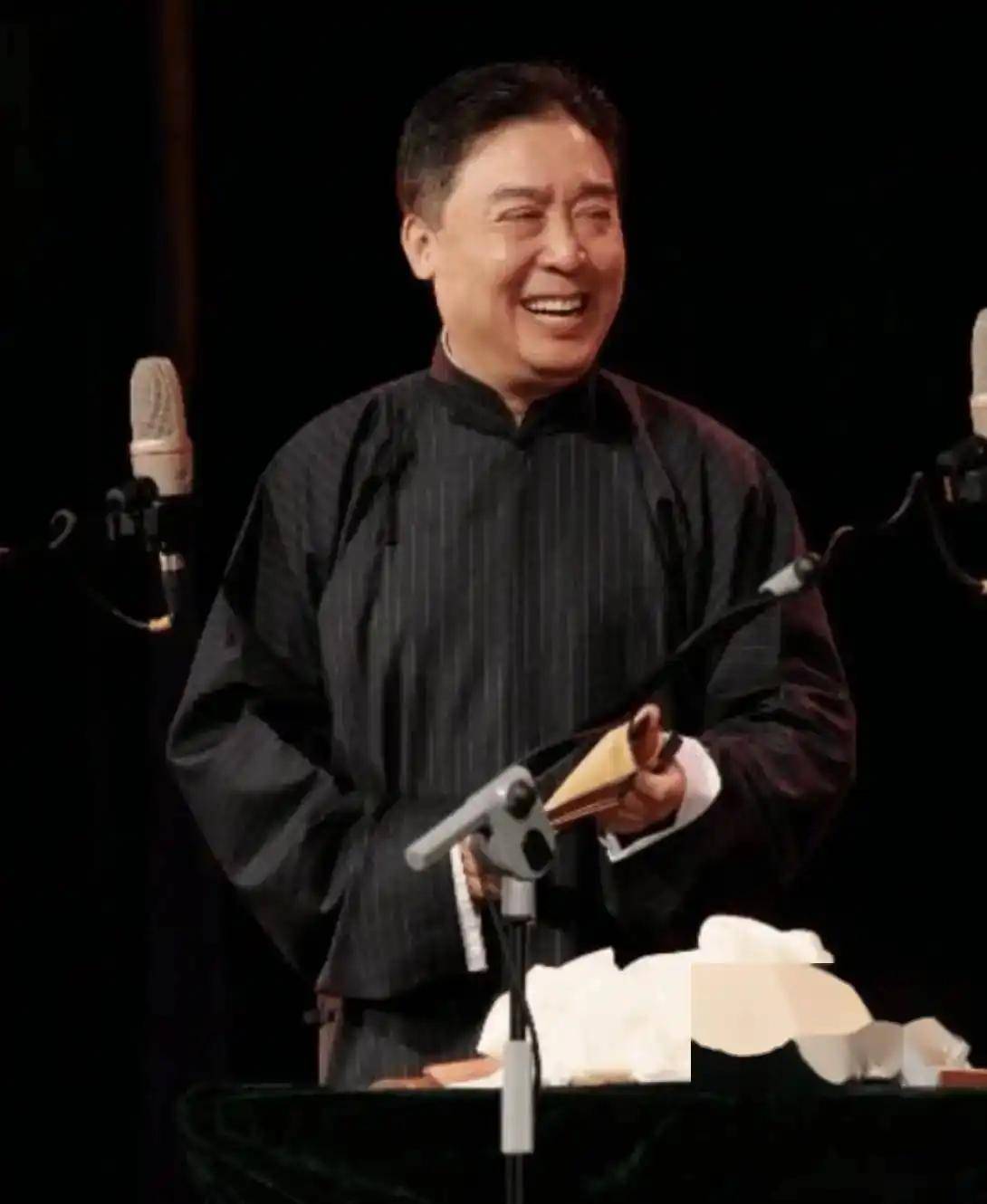 相声演员师胜杰:66岁患癌去世,遗孀痴爱悲痛,他为何嗜酒如命?