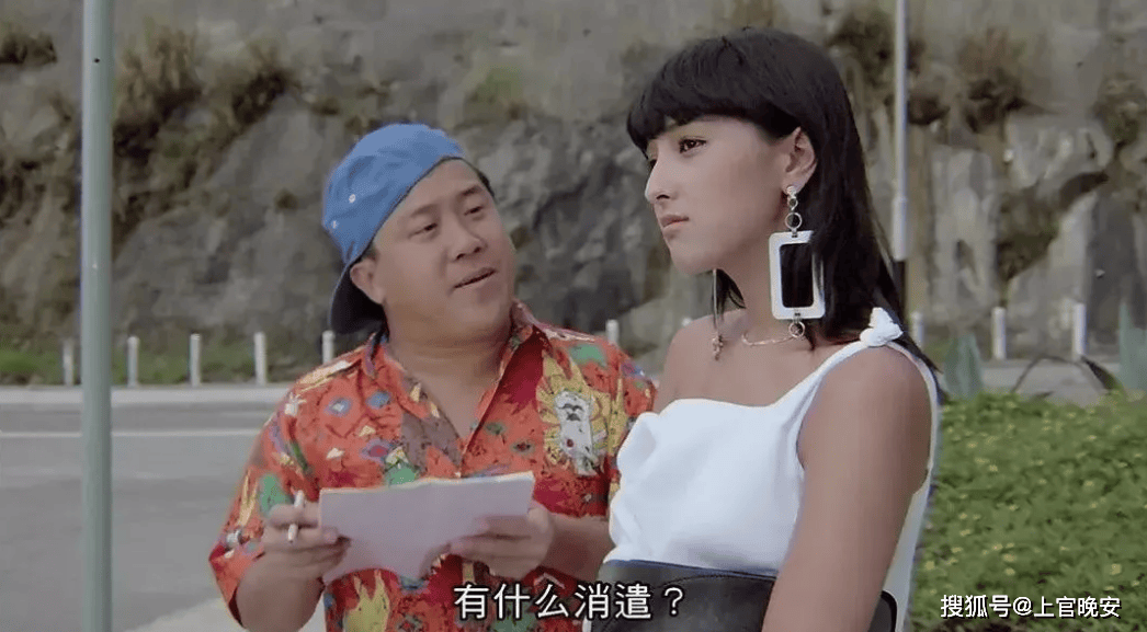 出演的第一部作品就是搭档甄子丹和罗美薇主演的《情逢敌手》.