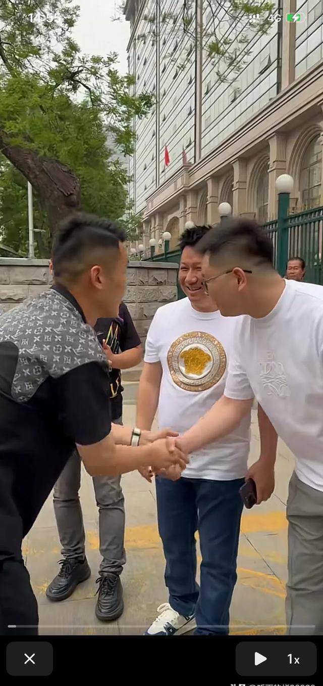 沛县二哥团队拜访京城霍总受高规格接待,网友:二哥属实高攀了_大佬