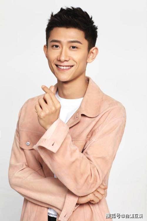 华少让朱丹当后妈,张一山当众小解,袁立偷狗,娱乐圈是真乱