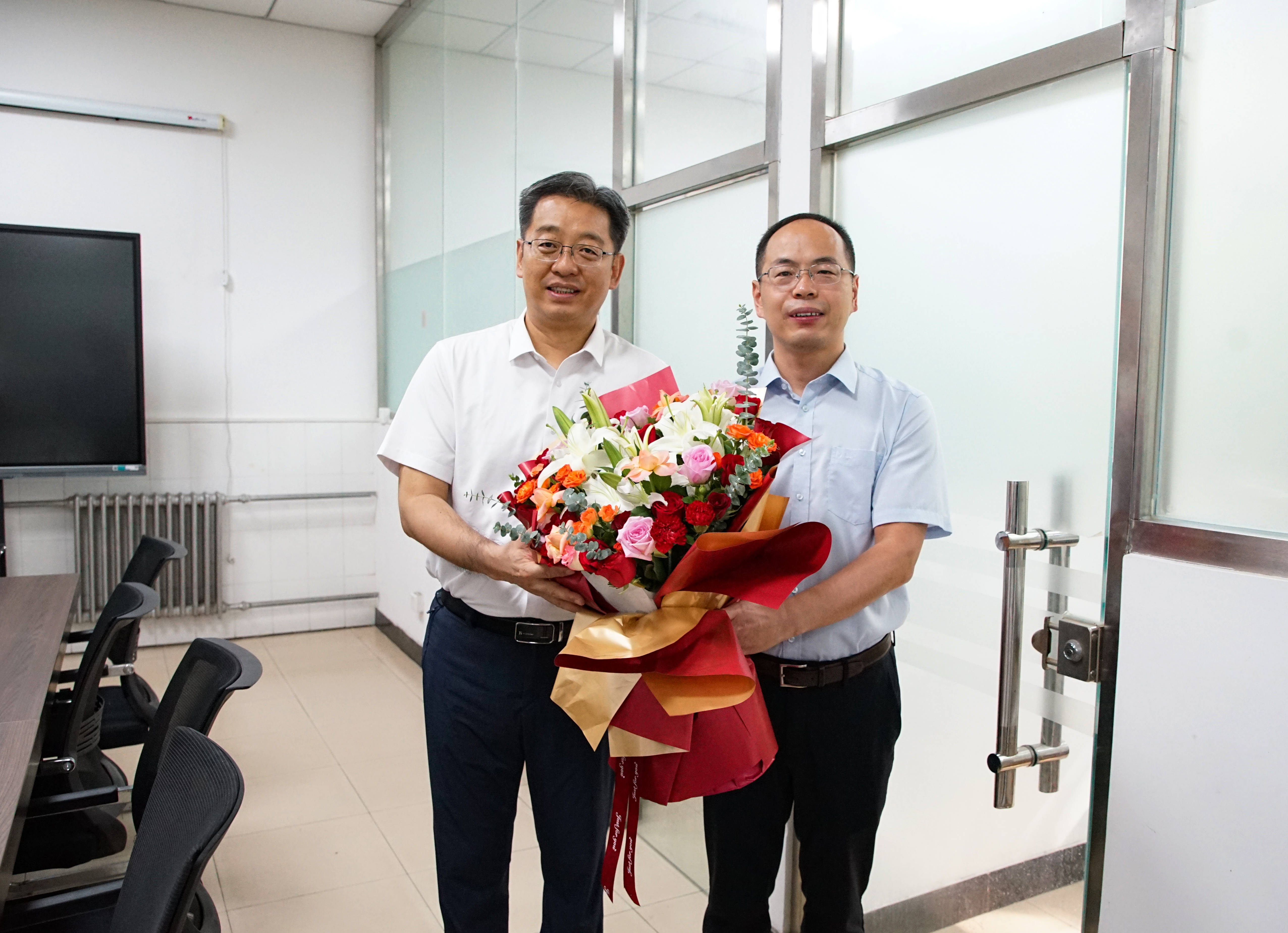 教师节前夕青岛农业大学校领导走访慰问教师代表