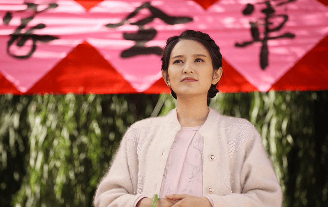 她父亲是编剧,母亲是演员,5岁和周润发合作,如今36岁不温不火_肖茵