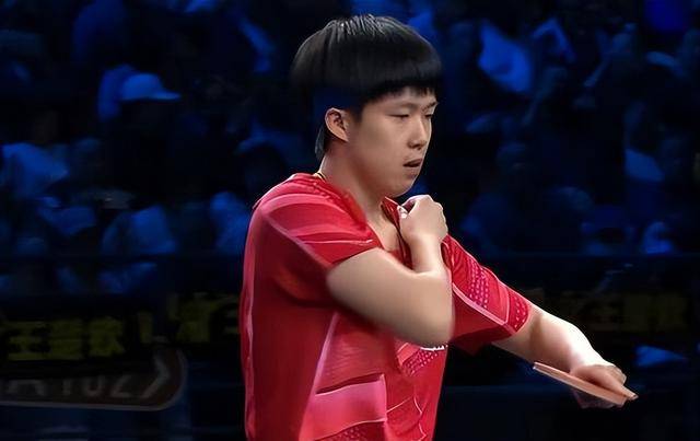 在乒乓球界,剃光头通常指的是一方在比赛中完全被另一方压制,无法得分