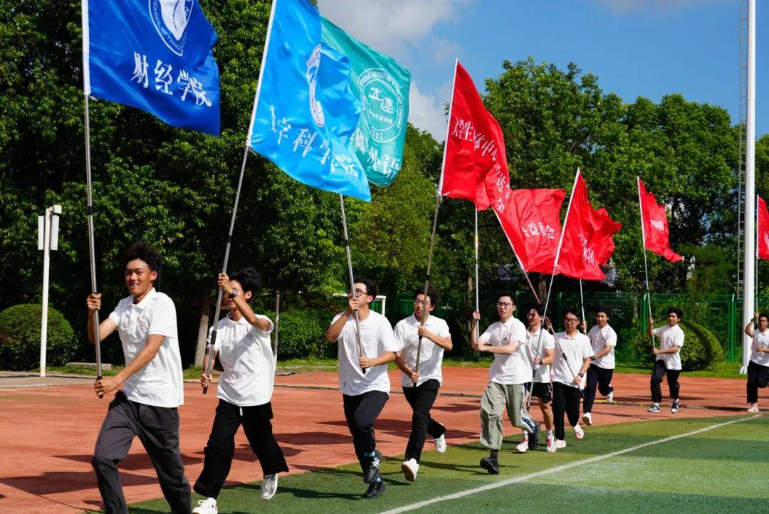 上海立达学院隆重举行2024级新生开学典礼