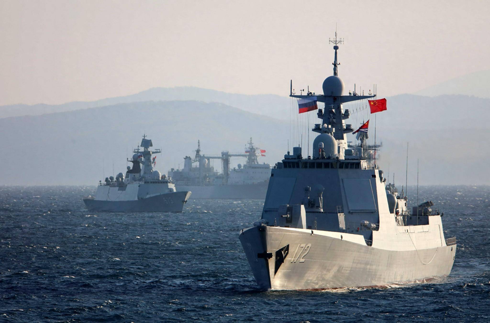 型护卫舰临沂舰,中国海军794号电子侦察船和903a型综合补给舰"太湖"舰