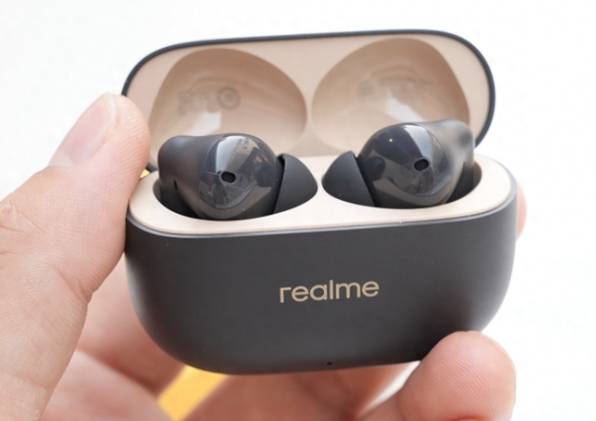 隔音的蓝牙耳机,音质清晰,聆听宁静