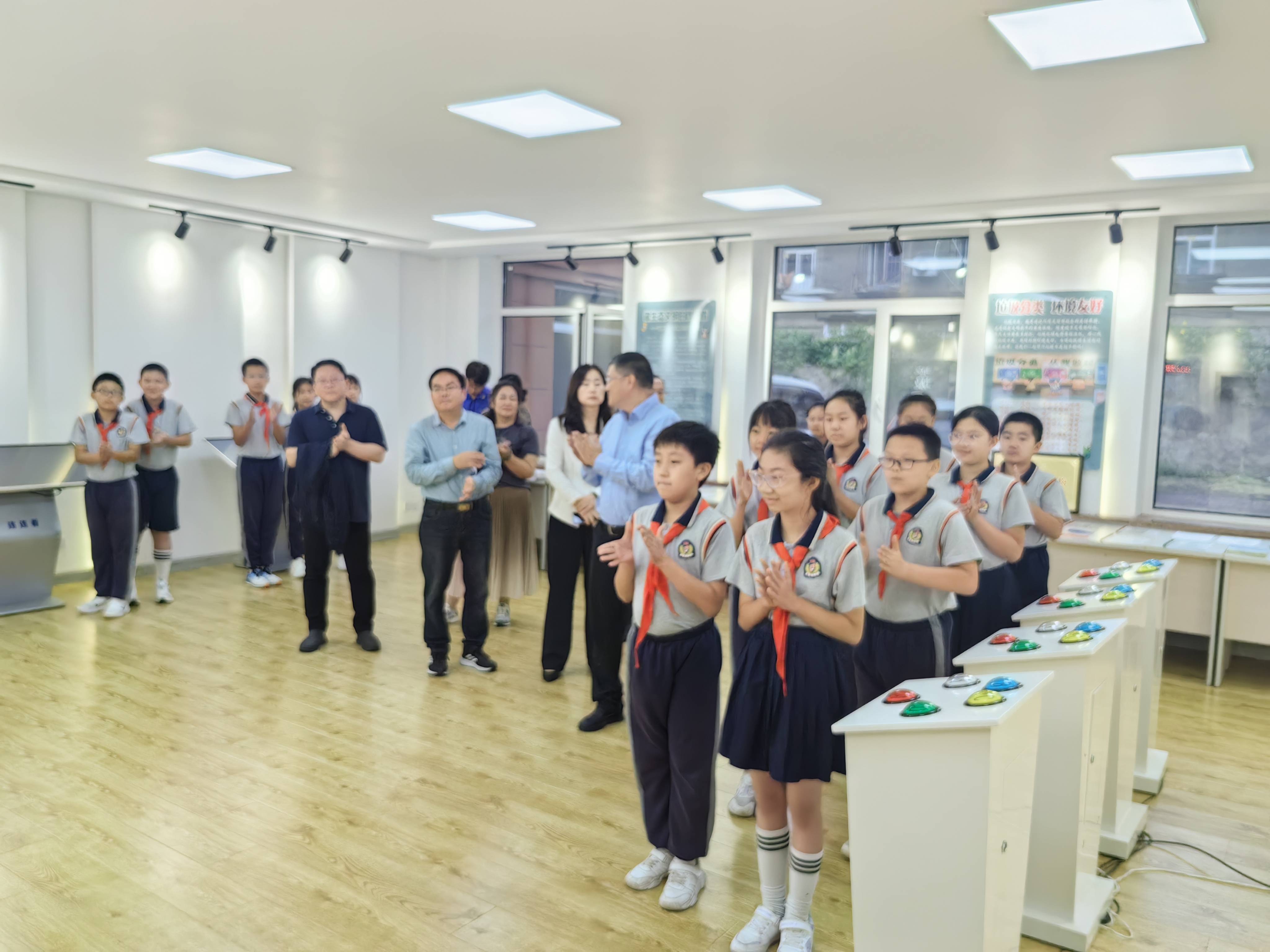 沙河口区玉华小学垃圾分类学起来上好开学第一课