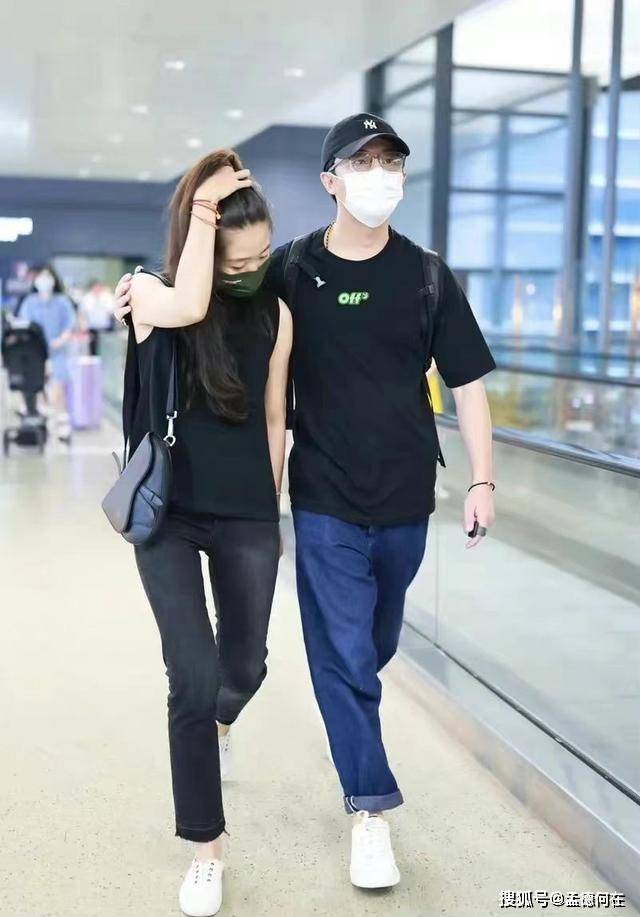 黄轩有福啊!官宣女友,这身材这颜值真的很优秀!