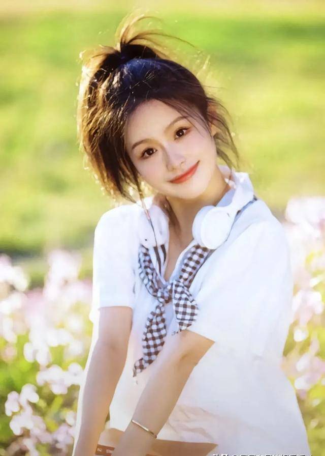 短剧女主甜心教主”余茵,小巧可爱,惹人怜爱,新剧上线!_赵英_剧情_宫斗
