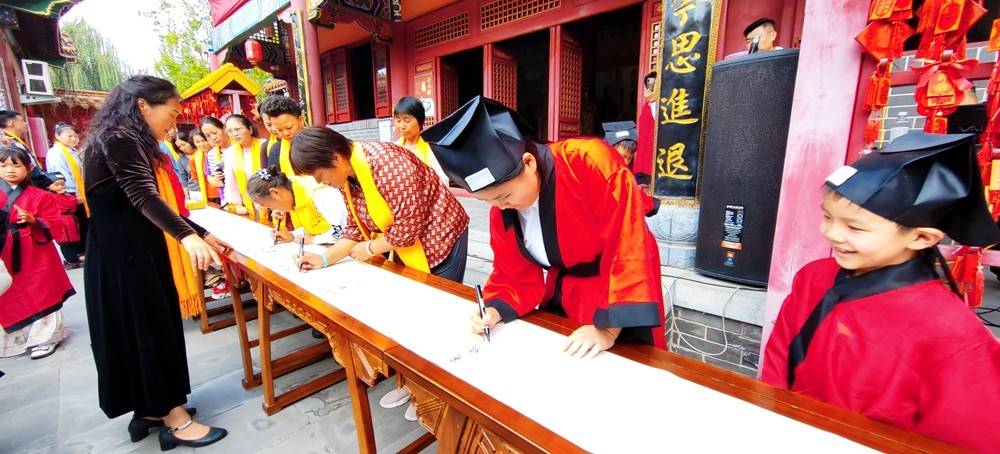 纪念孔子诞辰2575周年活动在孔子书院举行-2020孔子诞辰纪念日是哪一天