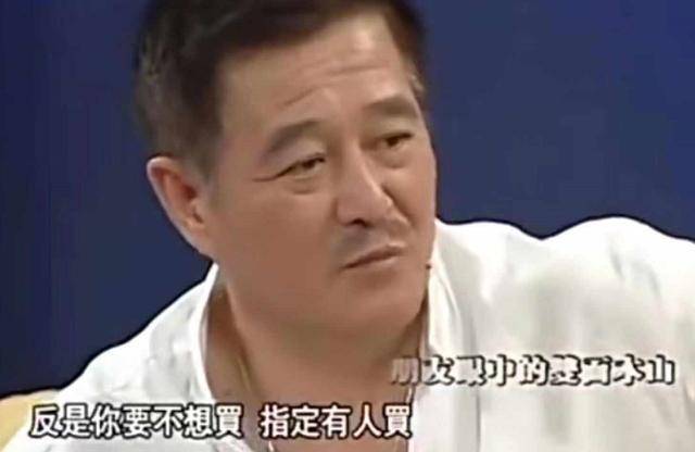 一次节目中,鲁豫问赵本山:"听说你在东北吃饭都不用付钱?