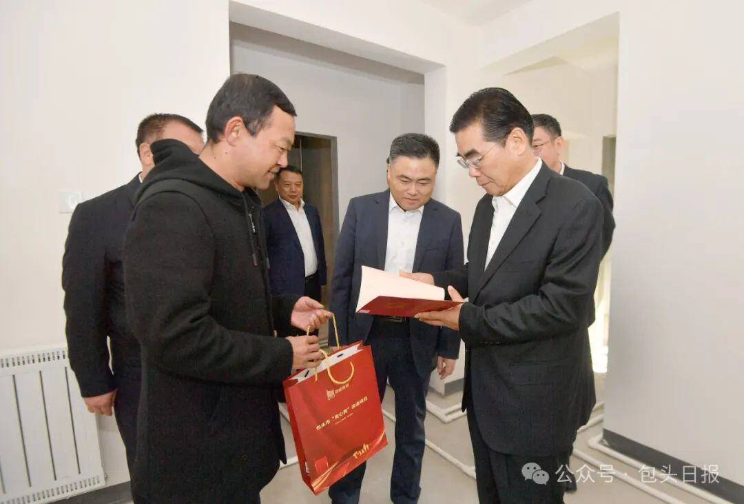 包头市"夹心房"改造安置房集中交付