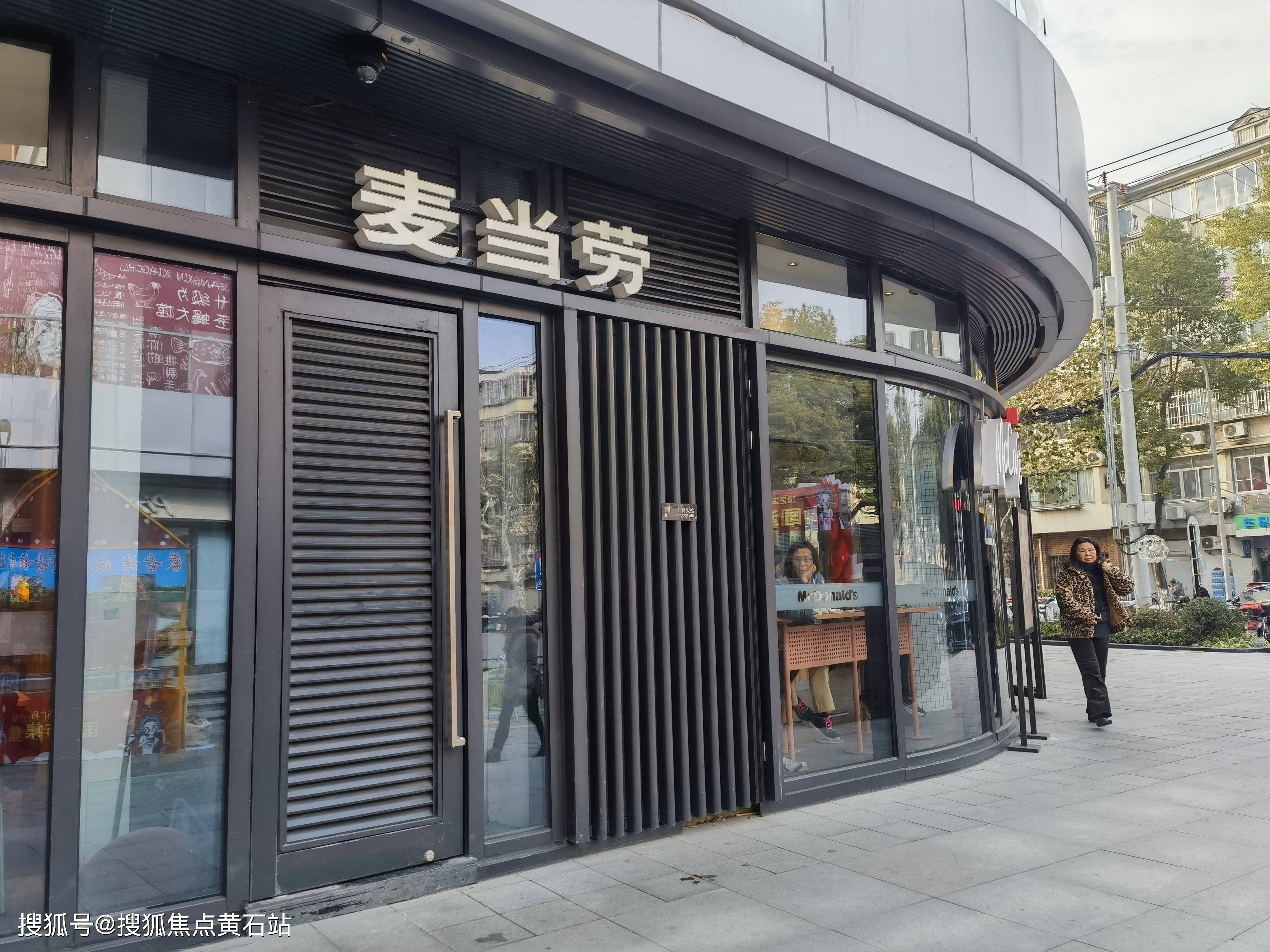 相对于周边商场15-45元的租金来说,上海力波三期商业街商铺的租金市场