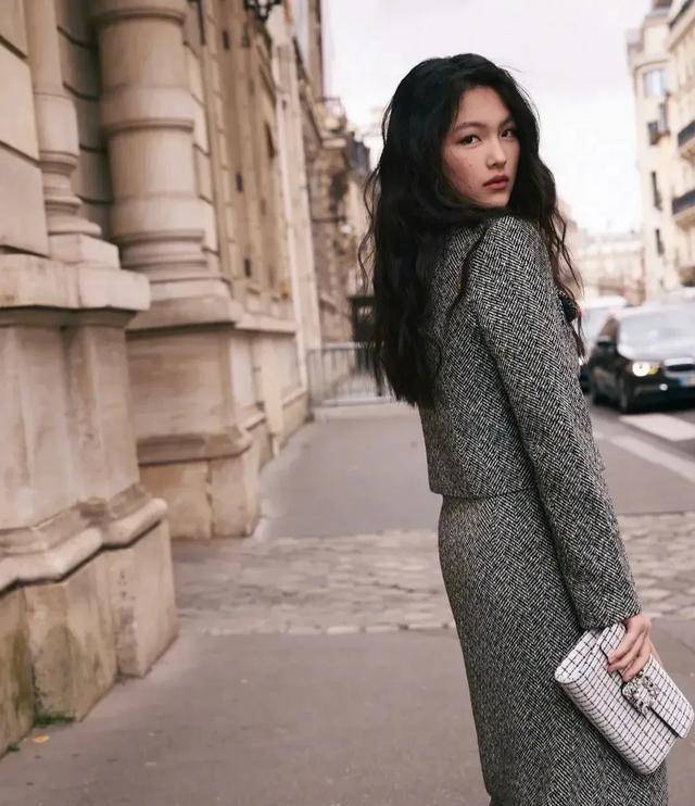 王诗龄身高突飞猛涨,近照看起来比李湘还高!少了富态,多了精致