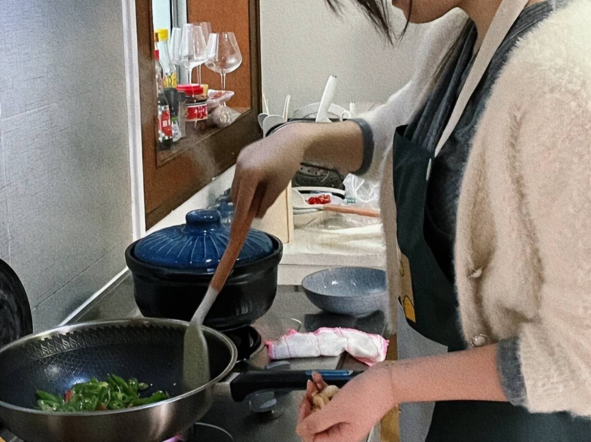 原创            深圳36岁未婚女子晒一人晚餐，走红网络，网友：非常真实！-深圳单身女人多吗