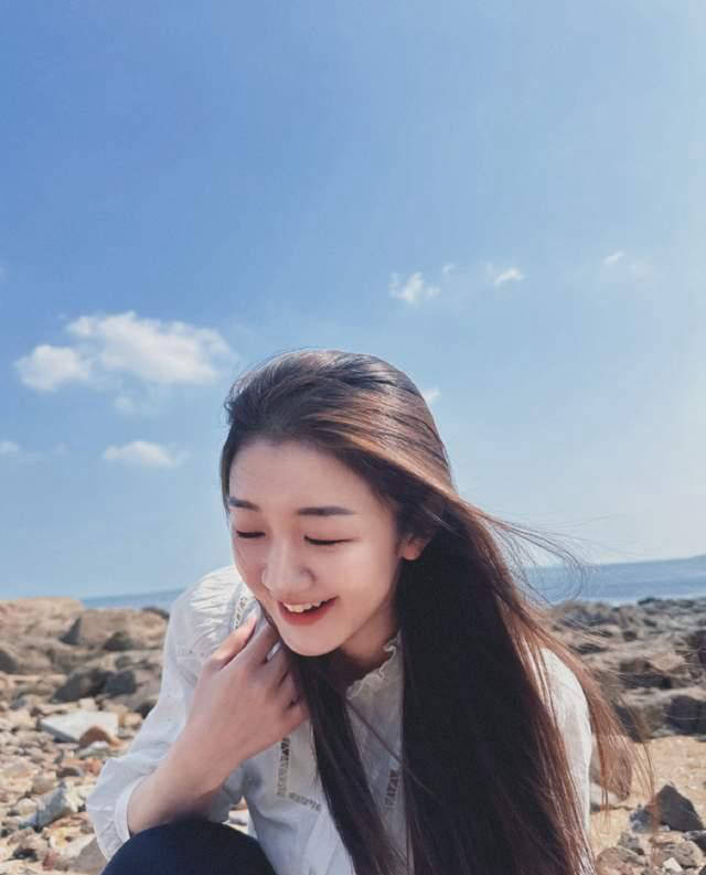 陈梦海边美照曝光！回青岛送出奥运夺冠球衣