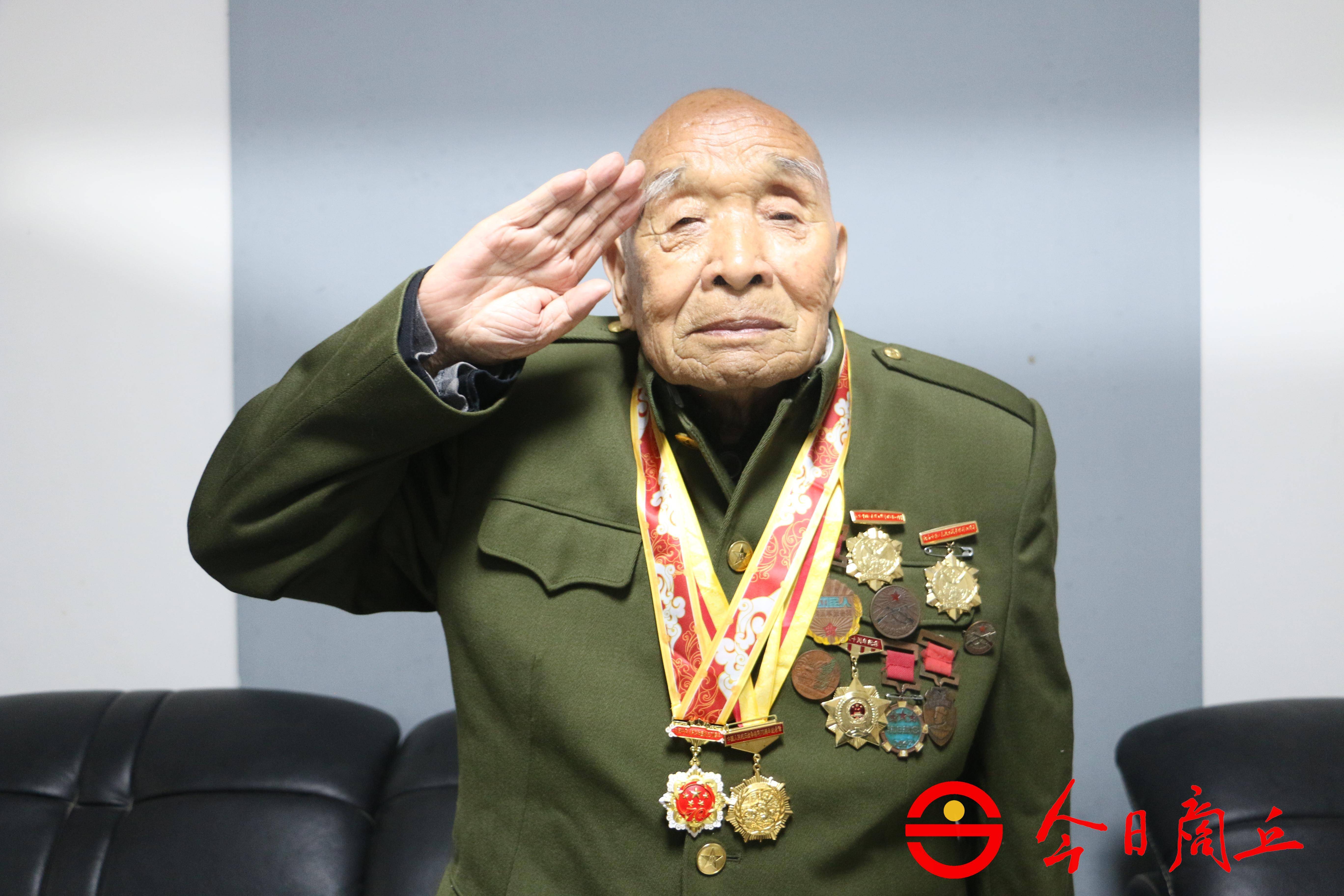 两枚军功章背后的故事——百岁老兵朱文亮的峥嵘岁月