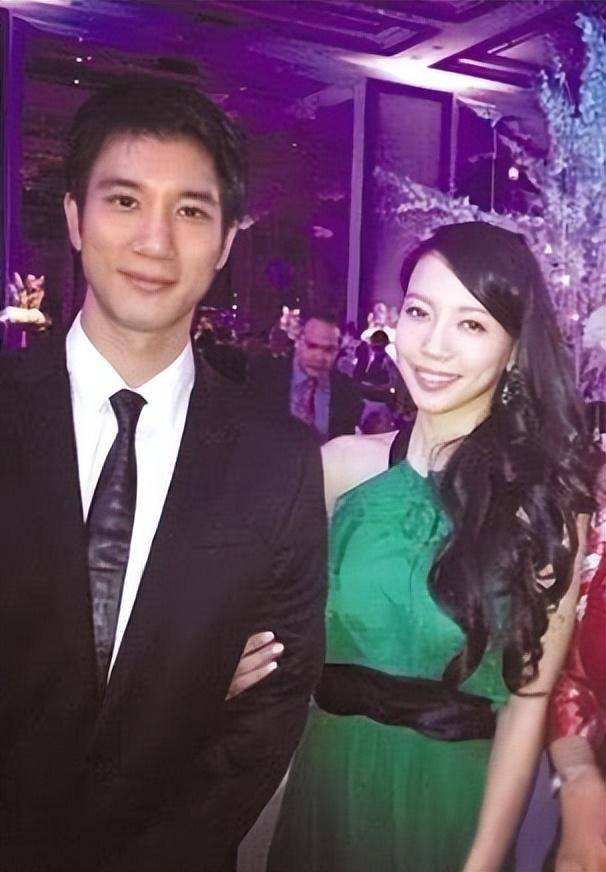 李靓蕾透露16岁和王力宏交往,2003年报道王力宏曾带她去看妇科