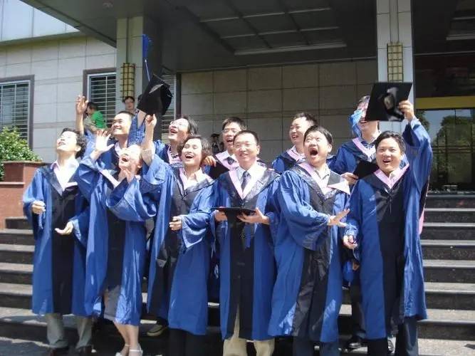 是研究生被冷落了吗？国考近1/6职位仅限本科，而仅限研究生仅3%