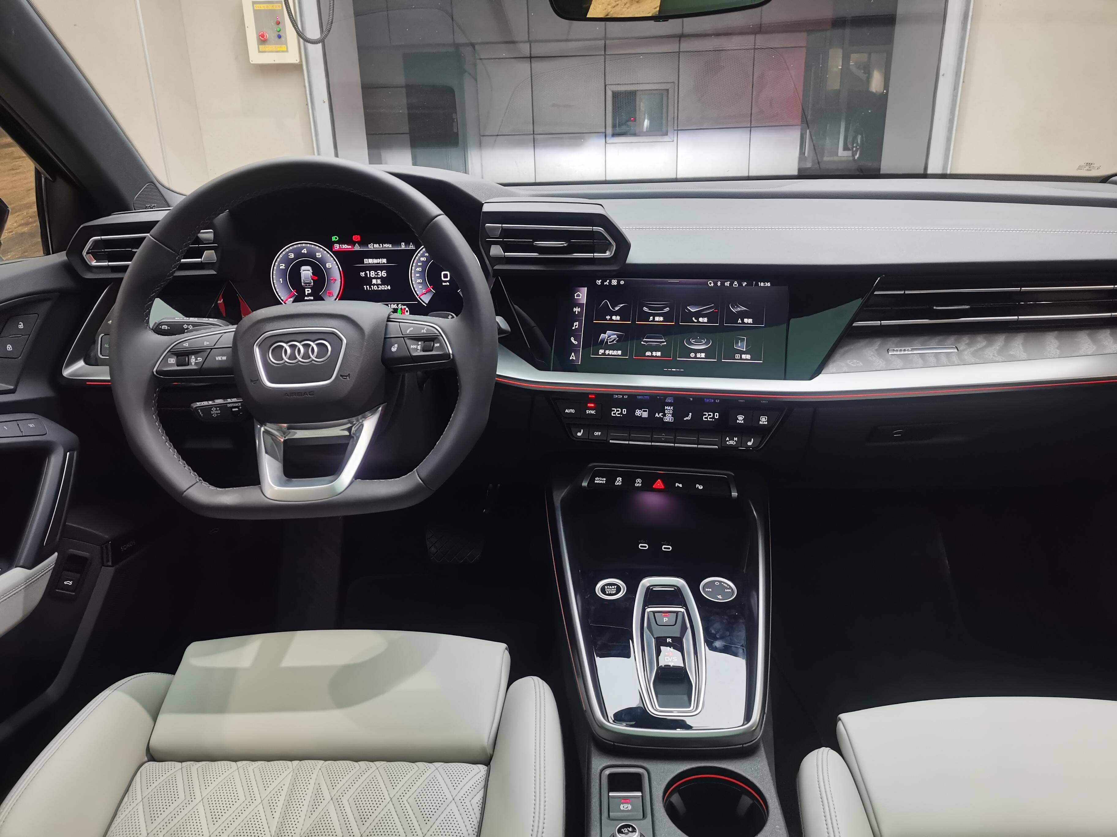 25款奥迪a3到店,尺寸升级配紫色车漆 发光logo,换1.5t发动机