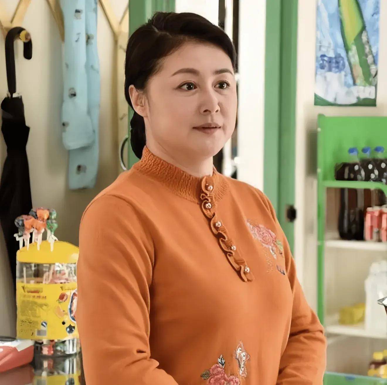 2006年,摸爬滚打十几年的于月仙,凭借在《乡村爱情》中扮演的"谢大脚"