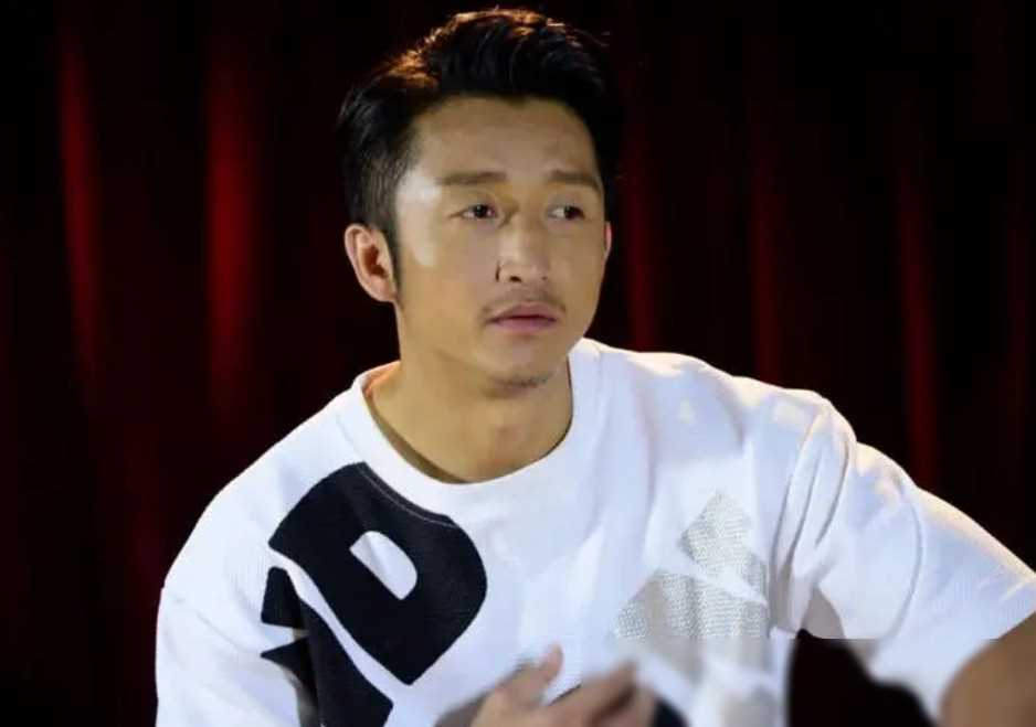 拳王邹市明退役原因揭秘!眼疾只是借口,赔偿两千六百万才是痛点