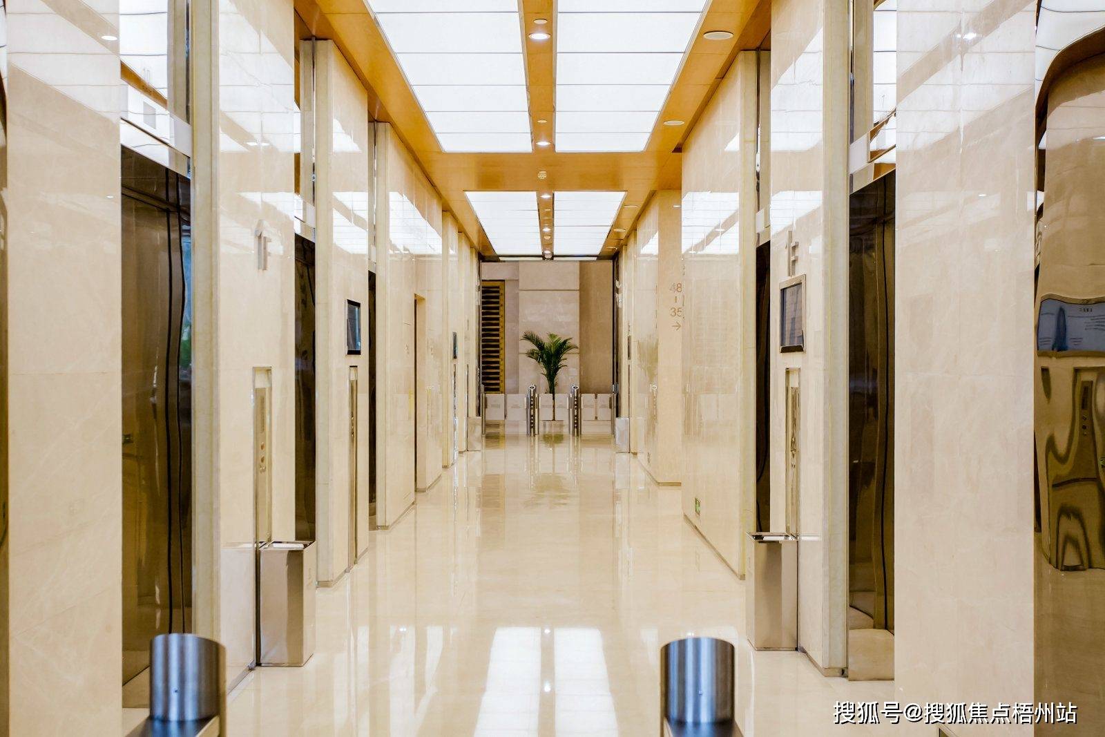 武汉浙商大厦共享办公室出租,一人起租,精装修 带家具 交通便利 可