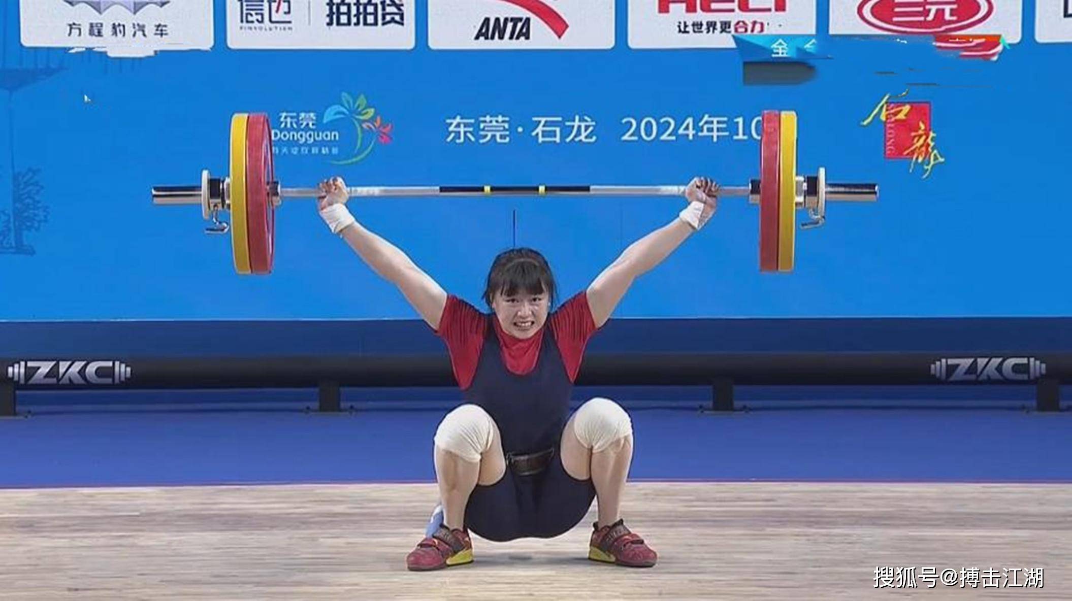 女子59公斤级举重两大美女直接pk!裴鑫依完胜李慧珍,夺3项冠军