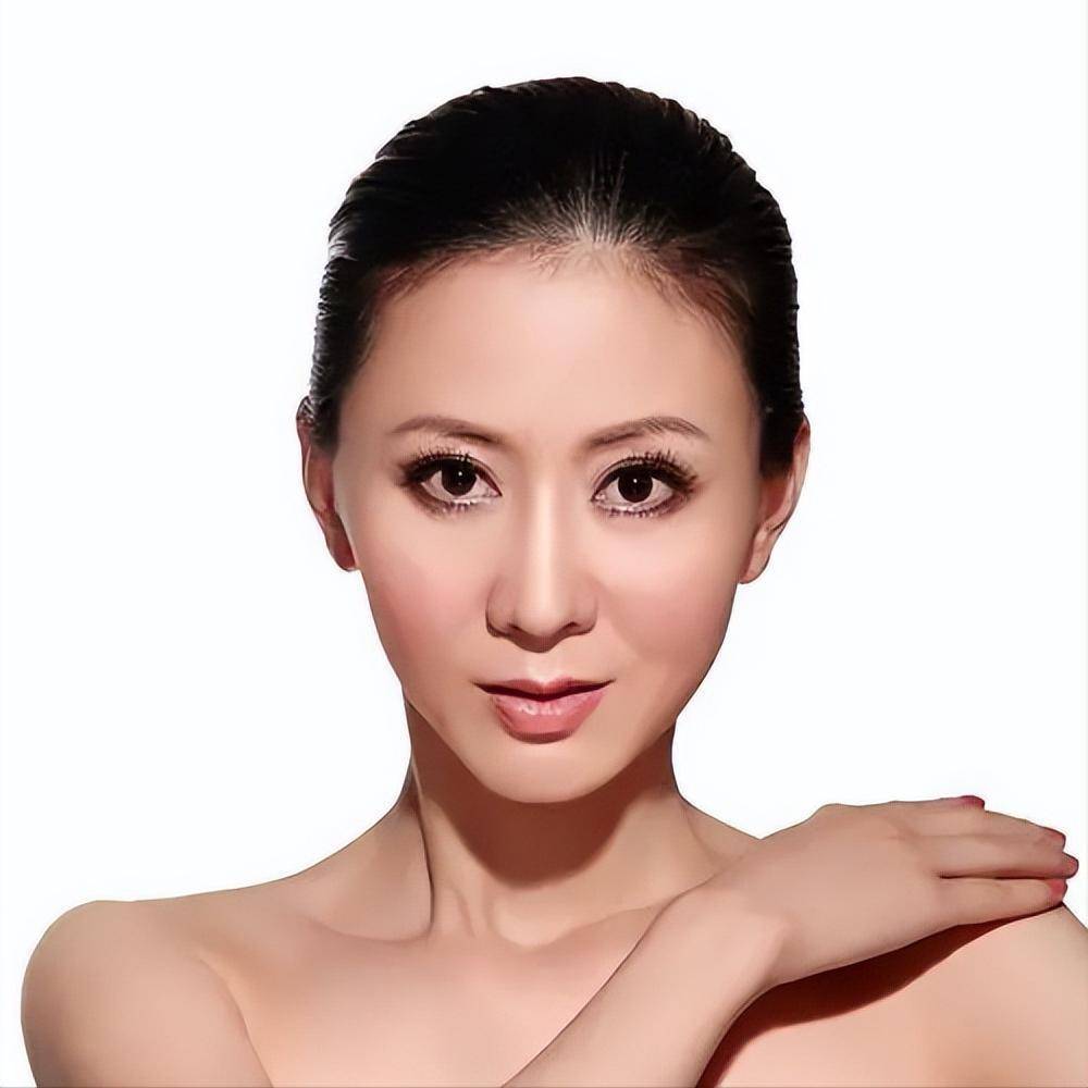 汤加丽:因"人体模特"和丈夫离婚,遭父母嫌弃,如今46岁孤身一人!