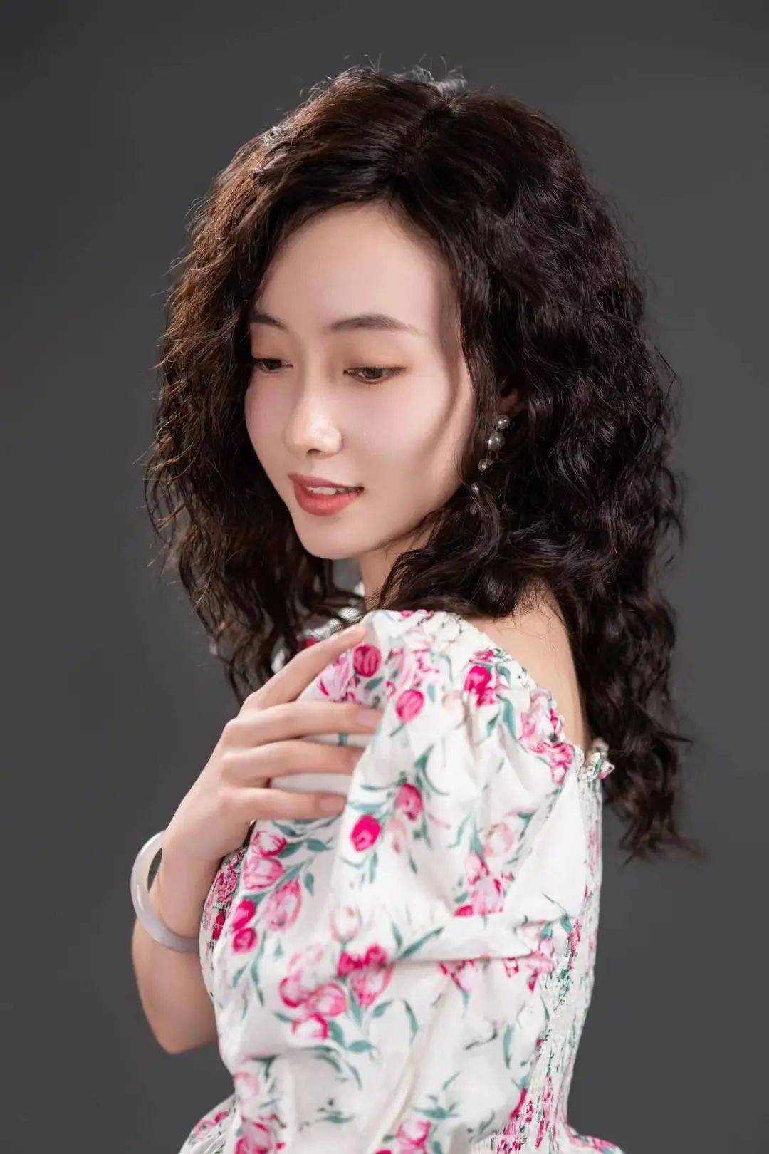 有轻盈飘逸的发型轮廓港式复古卷发如绽放的娇艳之花港风复古卷发part