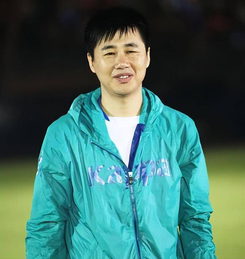 著名央视主持人陶伟,2012年去青岛旅游猝死,生命终止在46岁